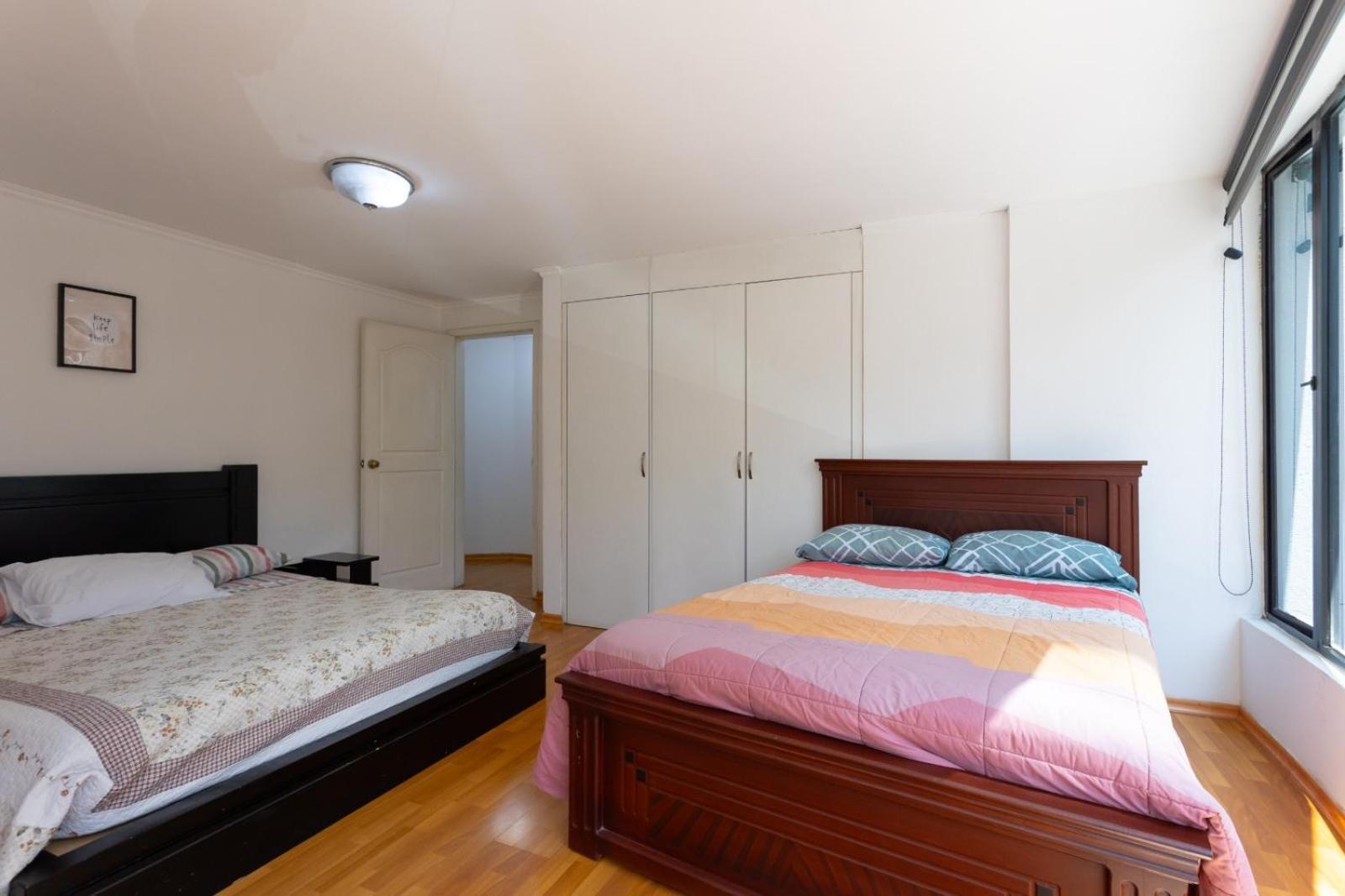 Departamento Familiar Con Vista, 4 Habitaciones, 10 Personas, 5 Camas, 3 Banos, 2 Parqueaderos, Agua Caliente, Wiffi, A 20 Metros Del Quicentro Shooping Y Estadio Olimpico Quito