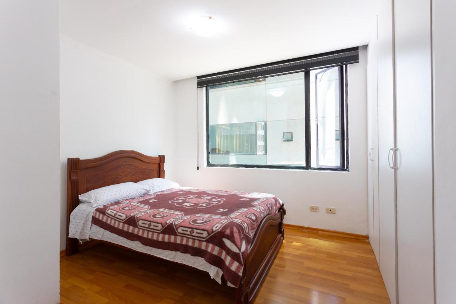 Departamento Familiar Con Vista, 4 Habitaciones, 10 Personas, 5 Camas, 3 Banos, 2 Parqueaderos, Agua Caliente, Wiffi, A 20 Metros Del Quicentro Shooping Y Estadio Olimpico