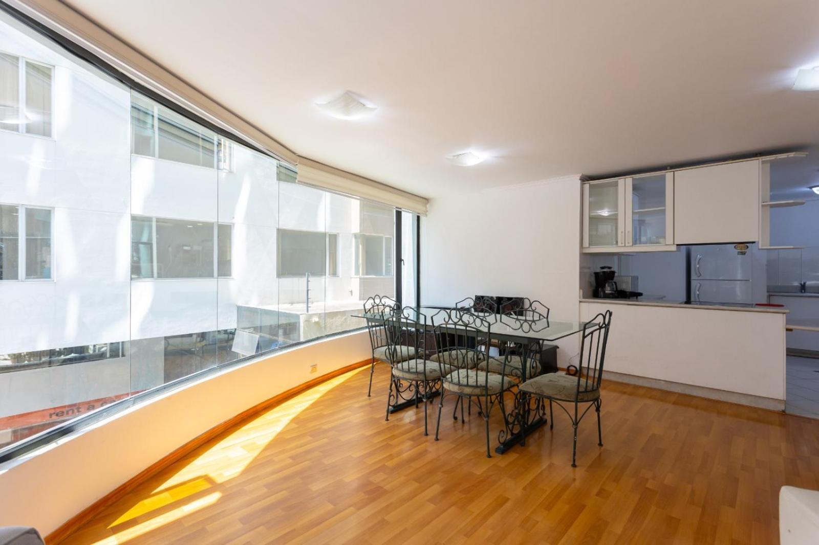 Departamento Familiar Con Vista, 4 Habitaciones, 10 Personas, 5 Camas, 3 Banos, 2 Parqueaderos, Agua Caliente, Wiffi, A 20 Metros Del Quicentro Shooping Y Estadio Olimpico *