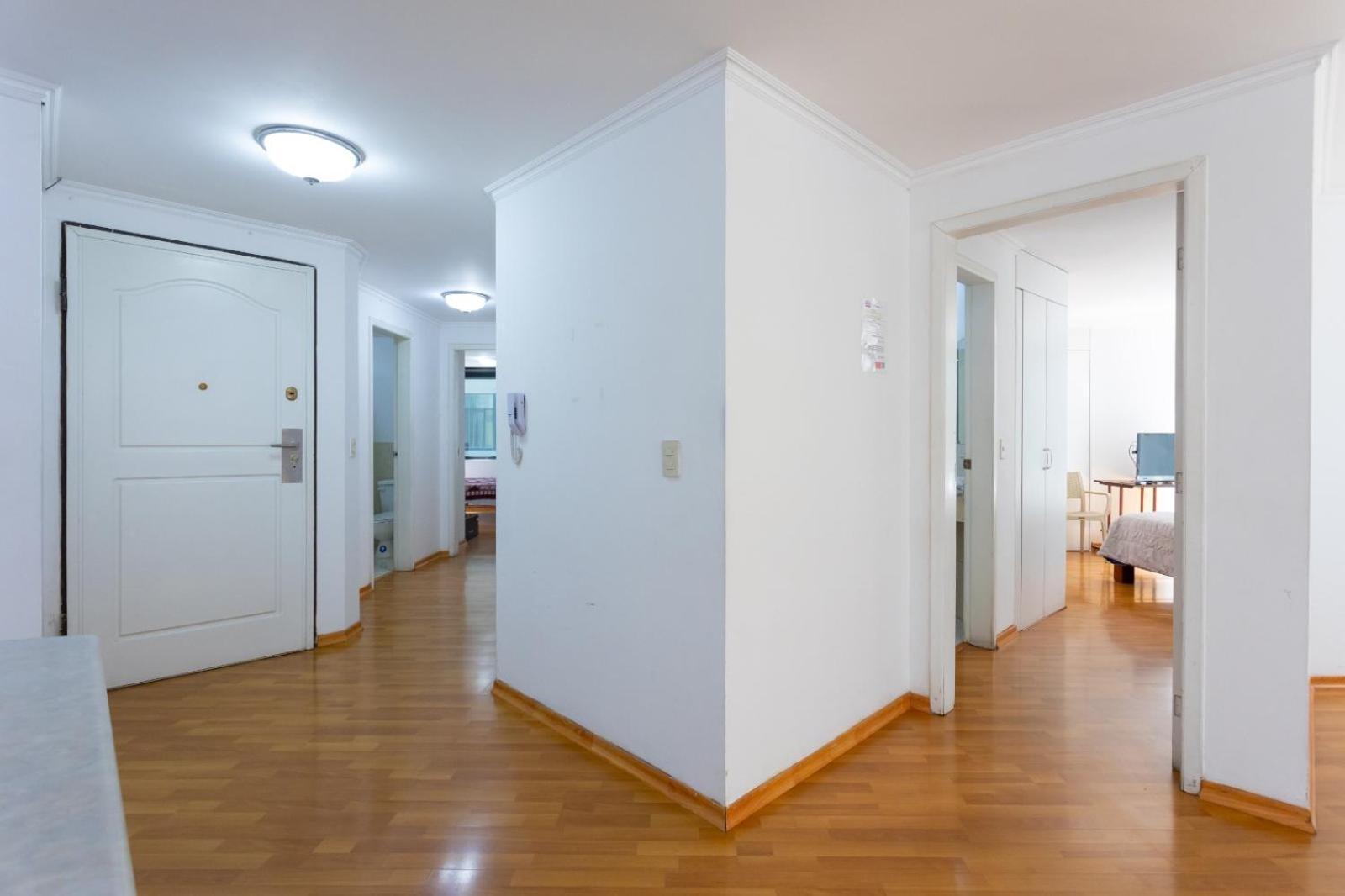 Apartamento Departamento Familiar Con Vista, 4 Habitaciones, 10 Personas, 5 Camas, 3 Banos, 2 Parqueaderos, Agua Caliente, Wiffi, A 20 Metros Del Quicentro Shooping Y Estadio Olimpico Quito